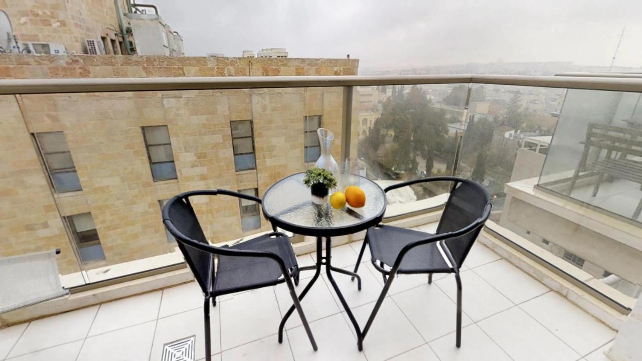 Exclusive Two-Bedroom Apartment With Parking Ιερουσαλήμ Εξωτερικό φωτογραφία